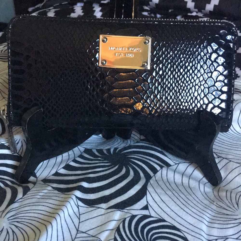 Black and Silver Michael Kors Wallet
